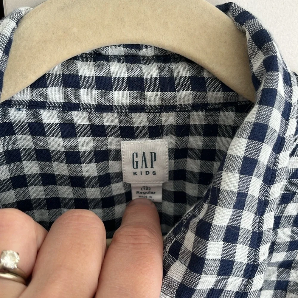 Like-new GAP Kids boys gingham plaid check button down shirt